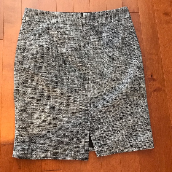 Banana Republic size 6 skirt - Picture 3 of 5